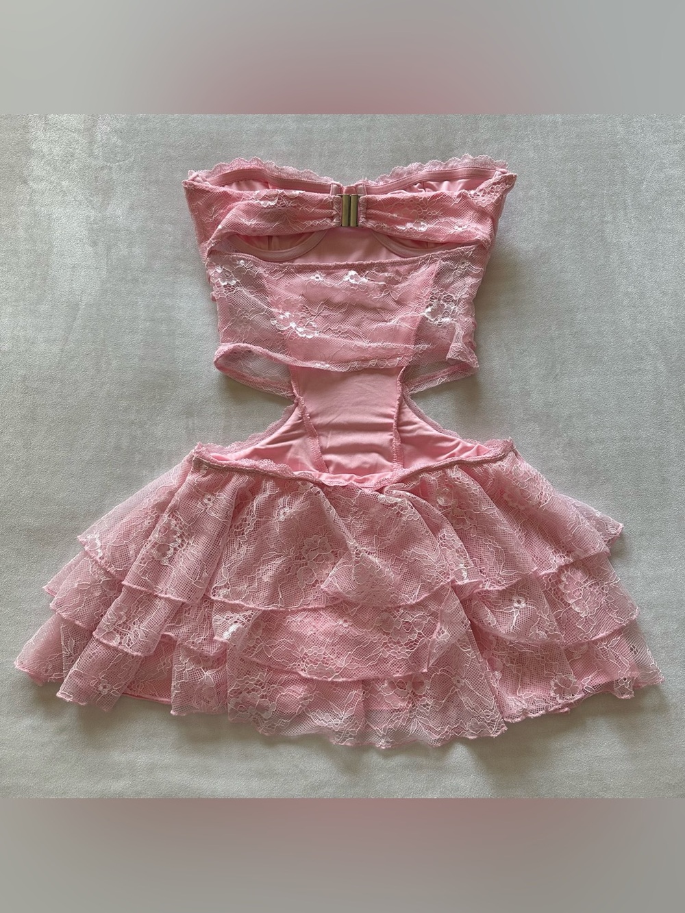 that’s so fetch bubblegum pink lace dress with side cut outs / size 2 - Picture 5 of 9